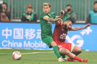 贝纳蒂亚：除了德布劳内，夏窗我们还联系过韦斯利-福法纳（贝纳蒂亚：夏窗除德布劳内外，我们也联系过韦斯利-福法纳）