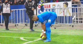 荷甲战报：佩皮、佩里西奇破门，十人埃因霍温2-1乌德勒支（荷甲：佩皮、佩里西奇建功，十人埃因霍温2-1力克乌德勒支）