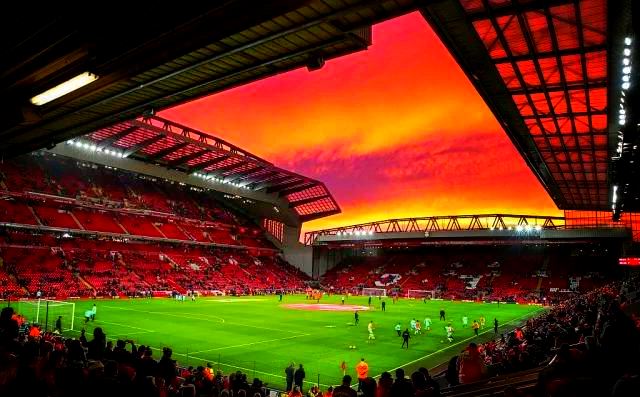 湖人詹姆斯关键三分锁定胜利（詹姆斯关键三分定胜局，湖人取胜）