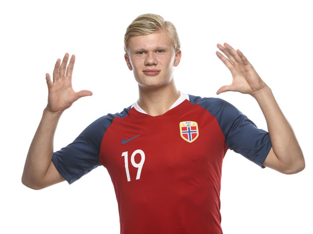 无萨拉赫！利物浦晒对阵布莱顿海报：范戴克等5人出镜（萨拉赫缺席！利物浦发布战布莱顿海报：范戴克等5人亮相）