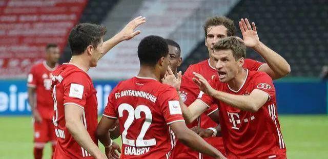 足球曝英超巨星考虑加盟沙特联赛，工资惊人（曝英超巨星考虑赴沙特联，高薪待遇引关注）