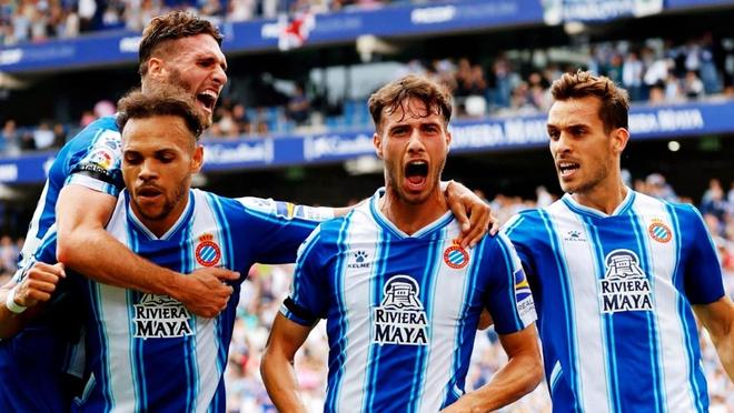 亨利批萨拉赫：此类事情不应公开谈论，我在巴萨时就没这么干（亨利质疑萨拉赫：这类事不该公开，我在巴萨从未这样做）