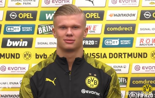 范迪克直言萨拉赫替补：利物浦没有“免检卡”，巨星也需证明自己（范迪克谈萨拉赫坐板凳：利物浦无特权，球星也得拿表现说话）