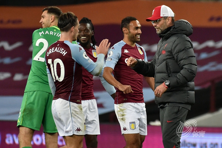 意甲风云再起！国际米兰4-0横扫科莫，齐沃战术大胜法布雷加斯夺榜首（意甲再燃战火：国米4-0痛击科莫，齐沃妙策击败法布雷加斯登顶榜首）