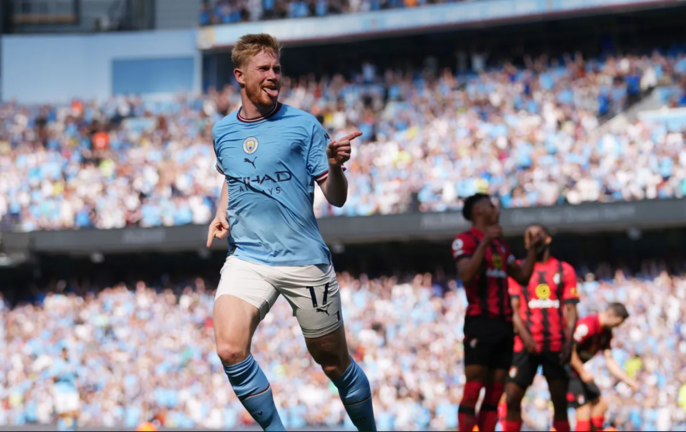 足球周刊：刘若钒曾想回成都却被徐正源拒绝，后获里卡多、穆斯卡特赏识（足球周刊：刘若钒欲回归成都遭徐正源拒绝，后获里卡多与穆斯卡特青睐）