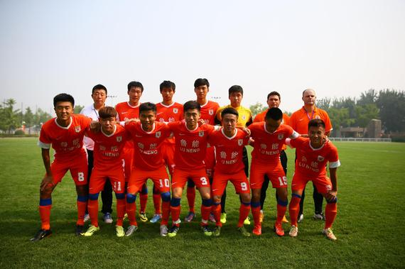 中超球队锁定两名外援目标，谈判进入深入阶段（中超球队两名外援目标已明确，谈判已进入深入阶段）